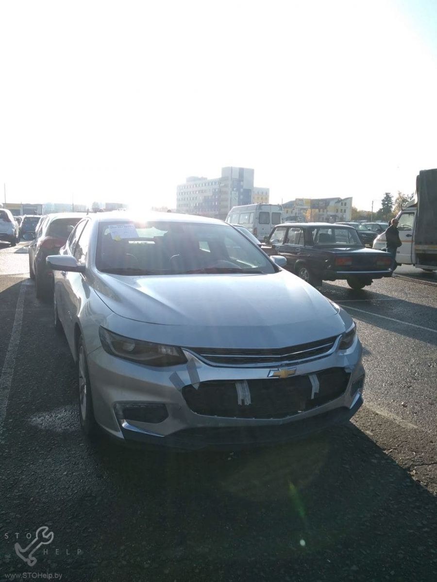 Багажник и капот заклеены скотчем